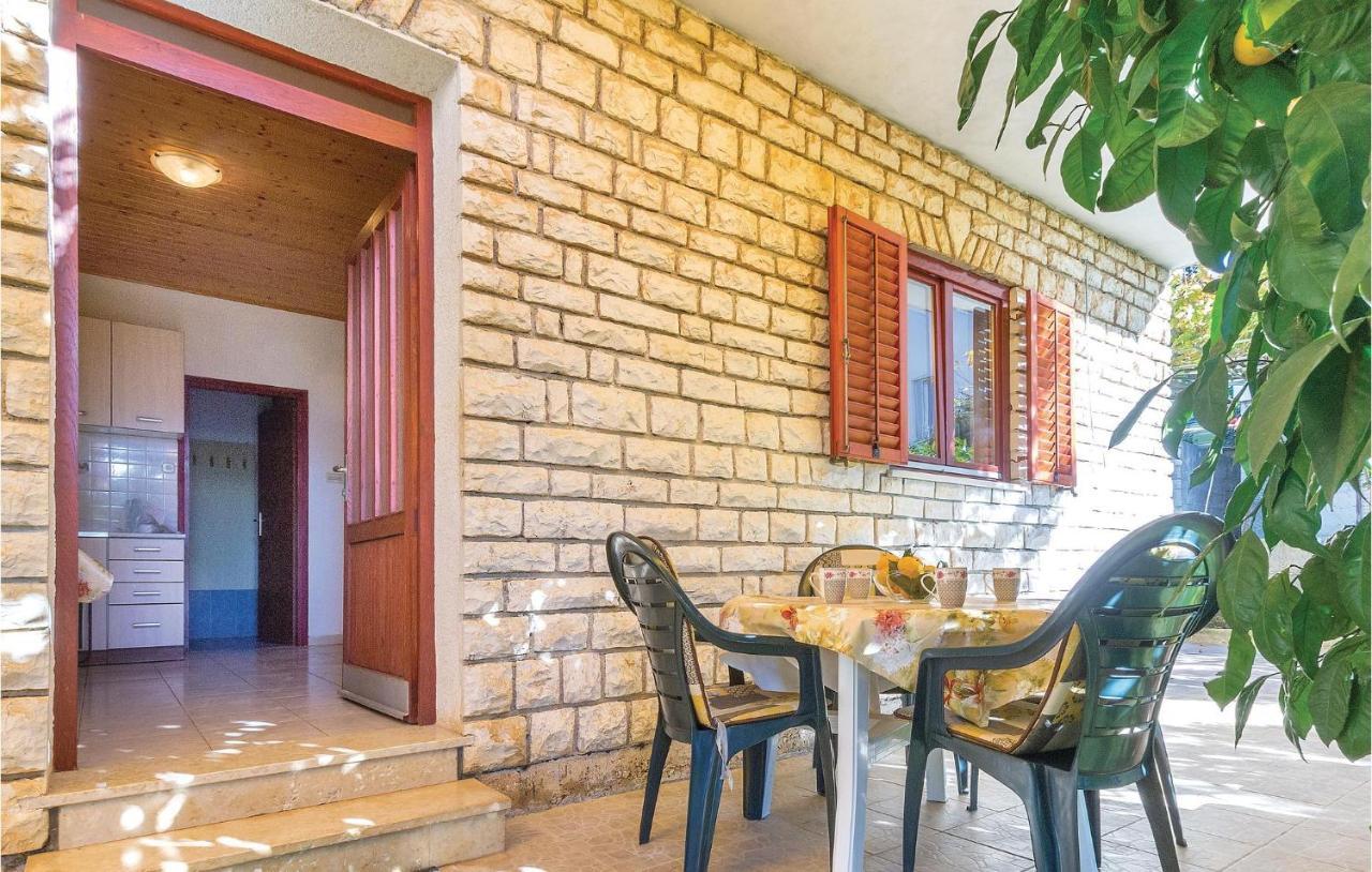 Awesome Apartment In Pula With Wifi ภายนอก รูปภาพ