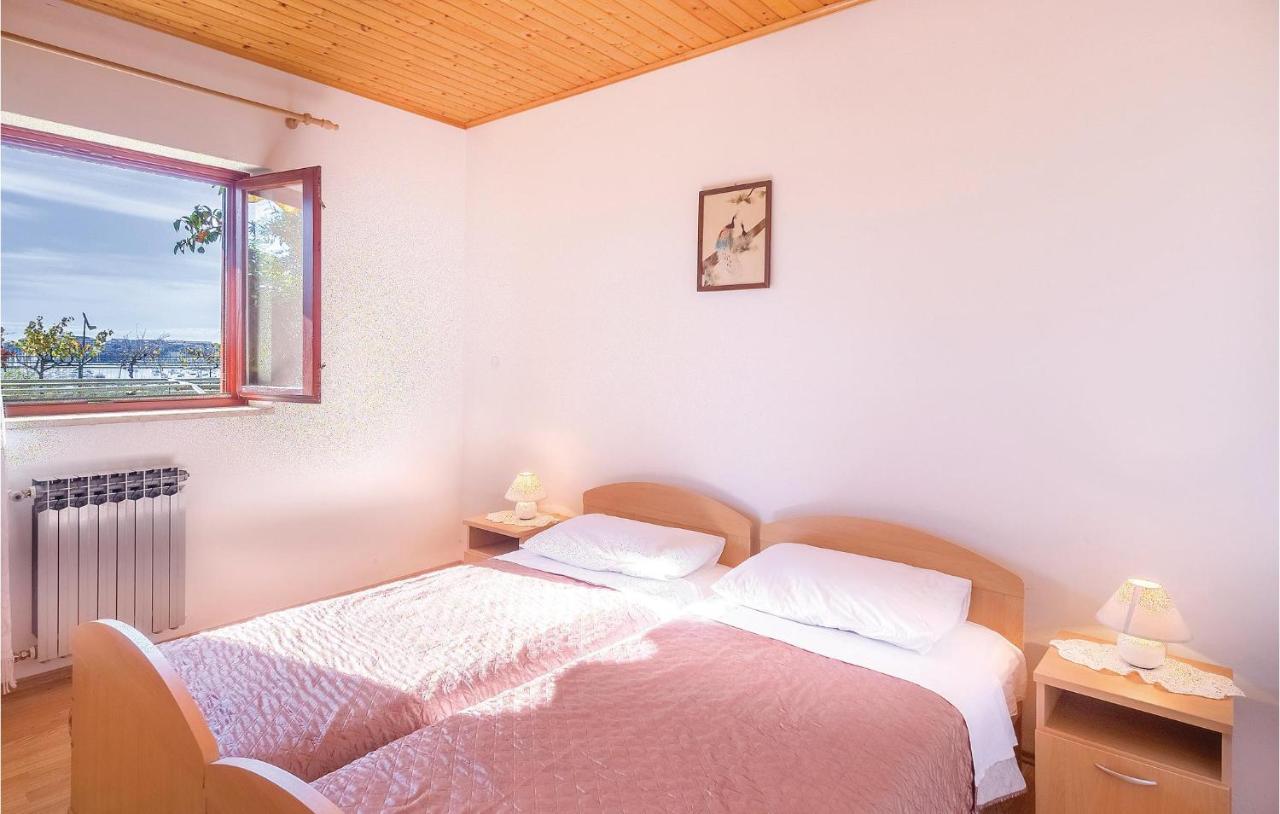 Awesome Apartment In Pula With Wifi ภายนอก รูปภาพ