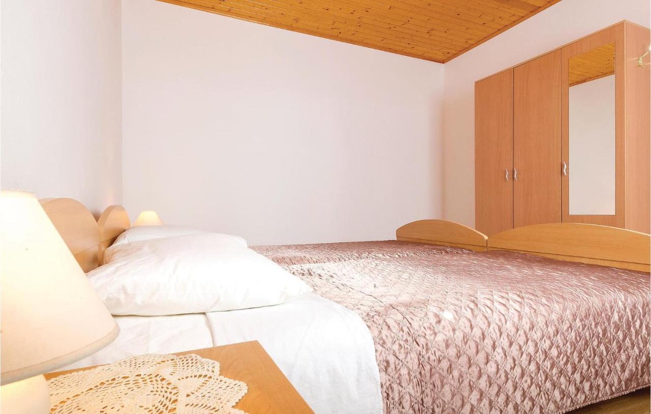 Awesome Apartment In Pula With Wifi ภายนอก รูปภาพ