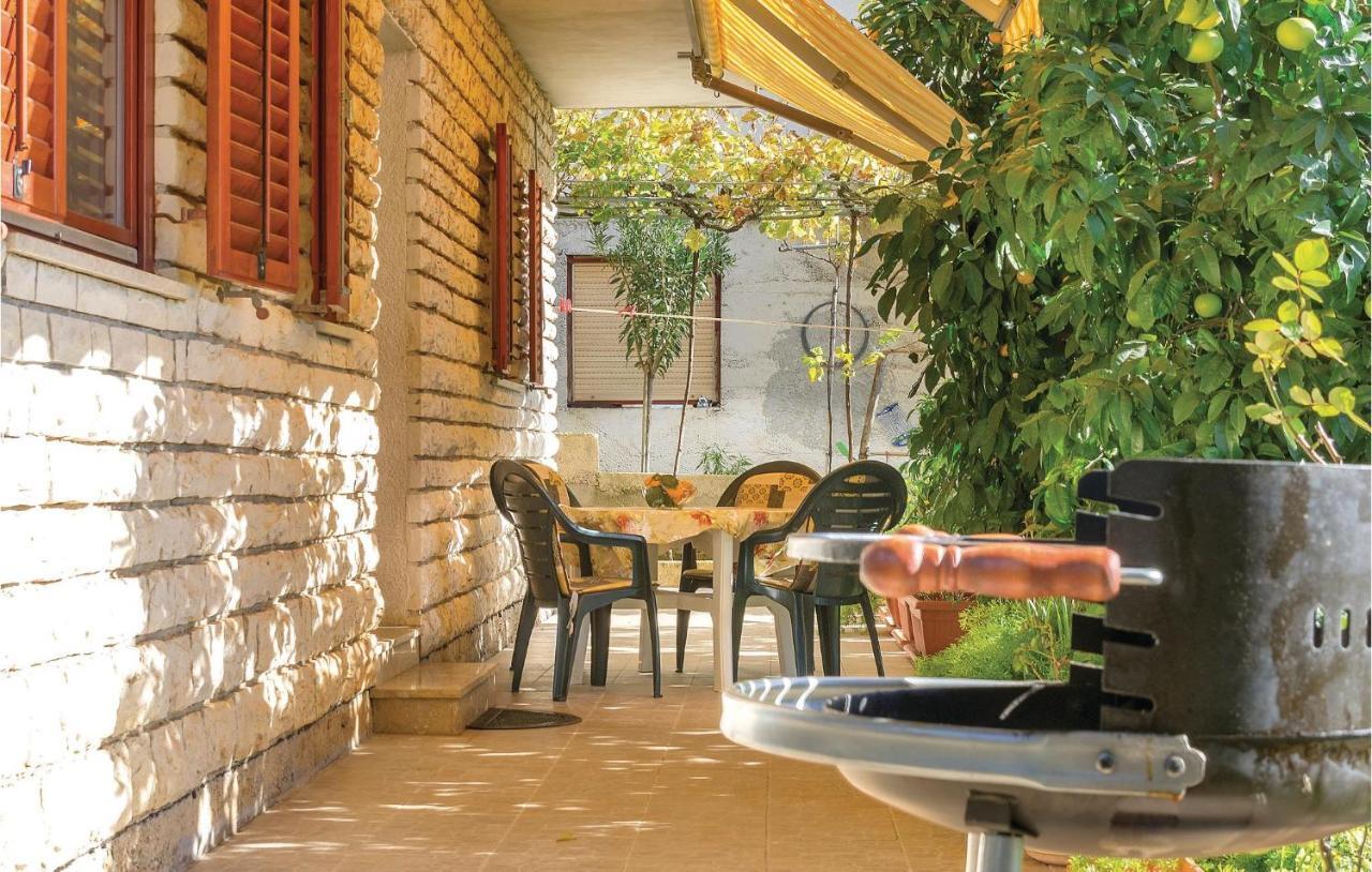 Awesome Apartment In Pula With Wifi ภายนอก รูปภาพ